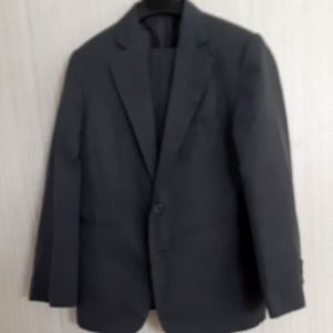 Van Heusen suit size 8